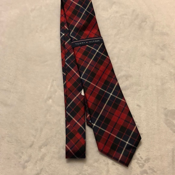 Tommy Hilfiger - Picture 4 of 4